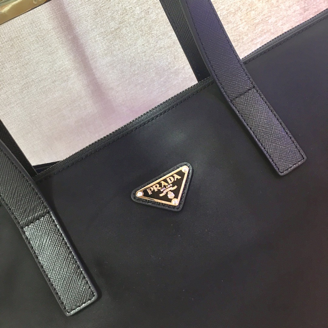 𝐏𝐑𝐀𝐃𝐀 New shopping bag