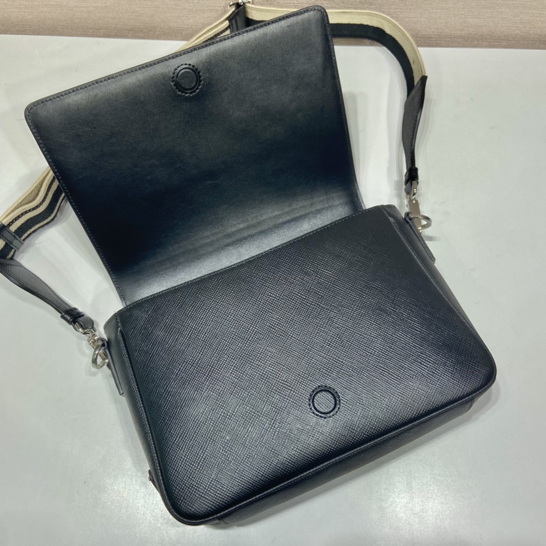 𝐏𝐑𝐀𝐃𝐀 Crossbody bag 2VD046
