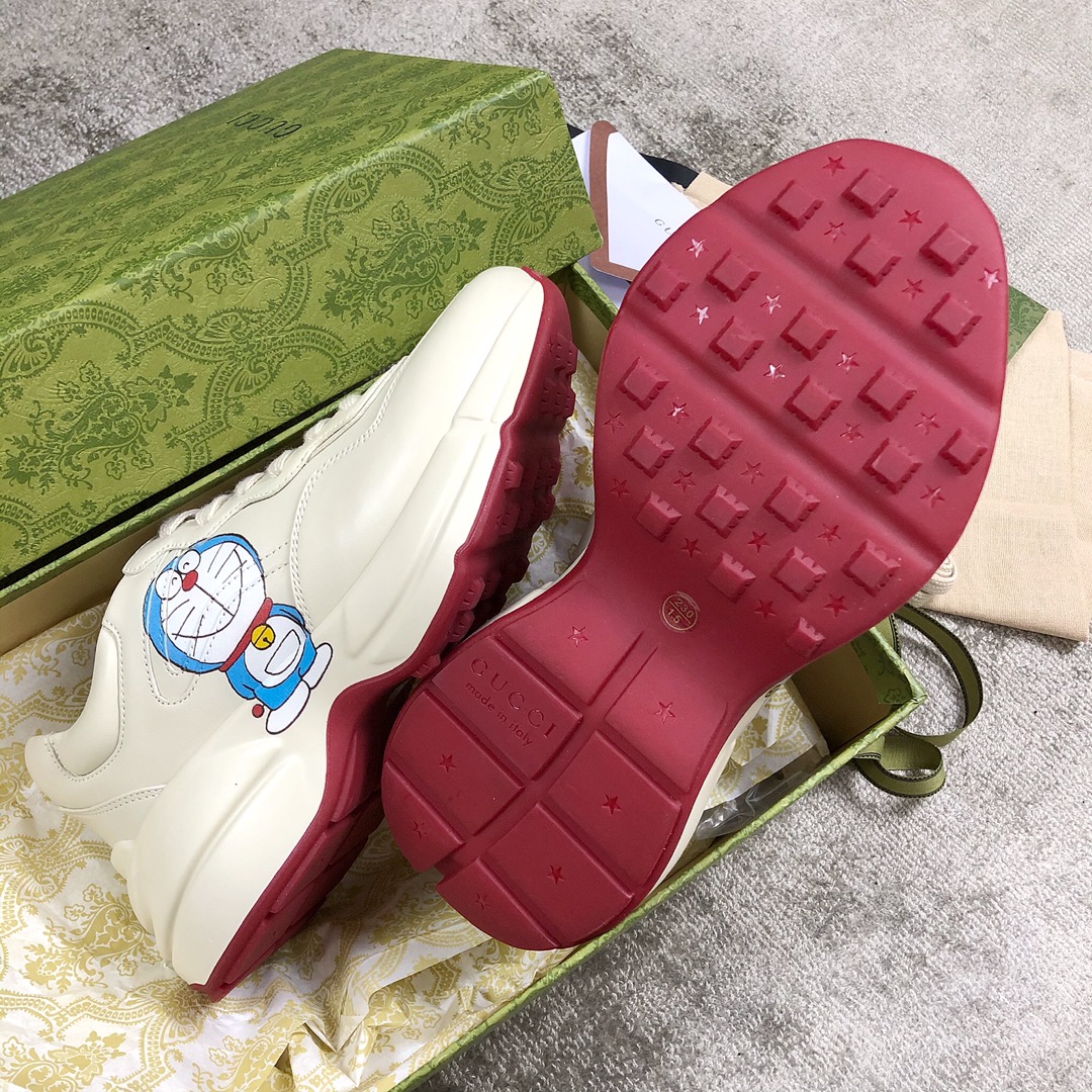 Gucci Pops This collection has a lot of flora and fauna elements Original material