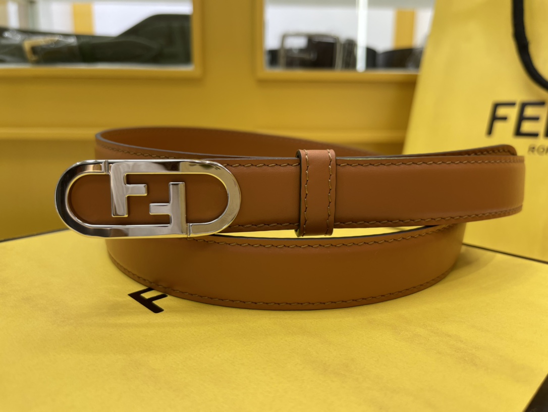 FENDI new 🌿 narrow belt with loops