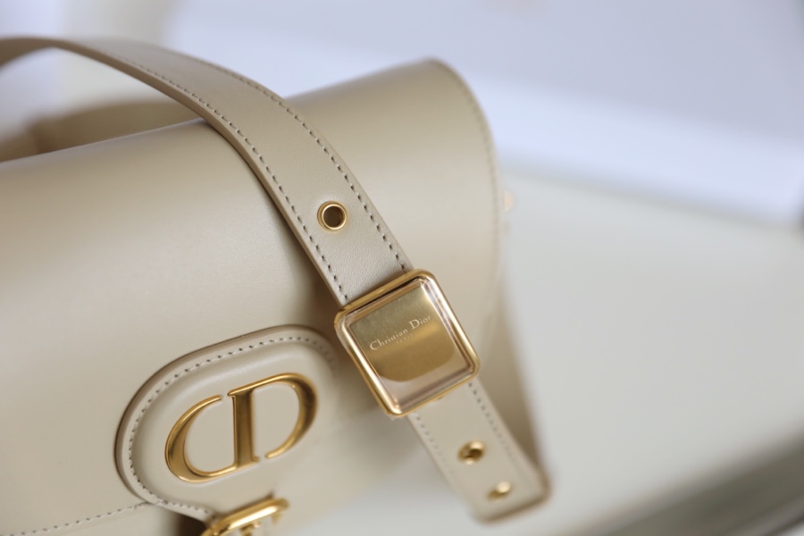 New beige ‼️ small 𝘾-𝟎𝟖𝟏 𝙙𝙞𝙤𝙧 𝙗𝙤𝙗𝙗𝙗𝙮