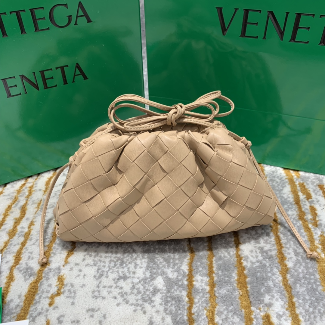 Bottega Veneta  THE MINI POUCH  #585852