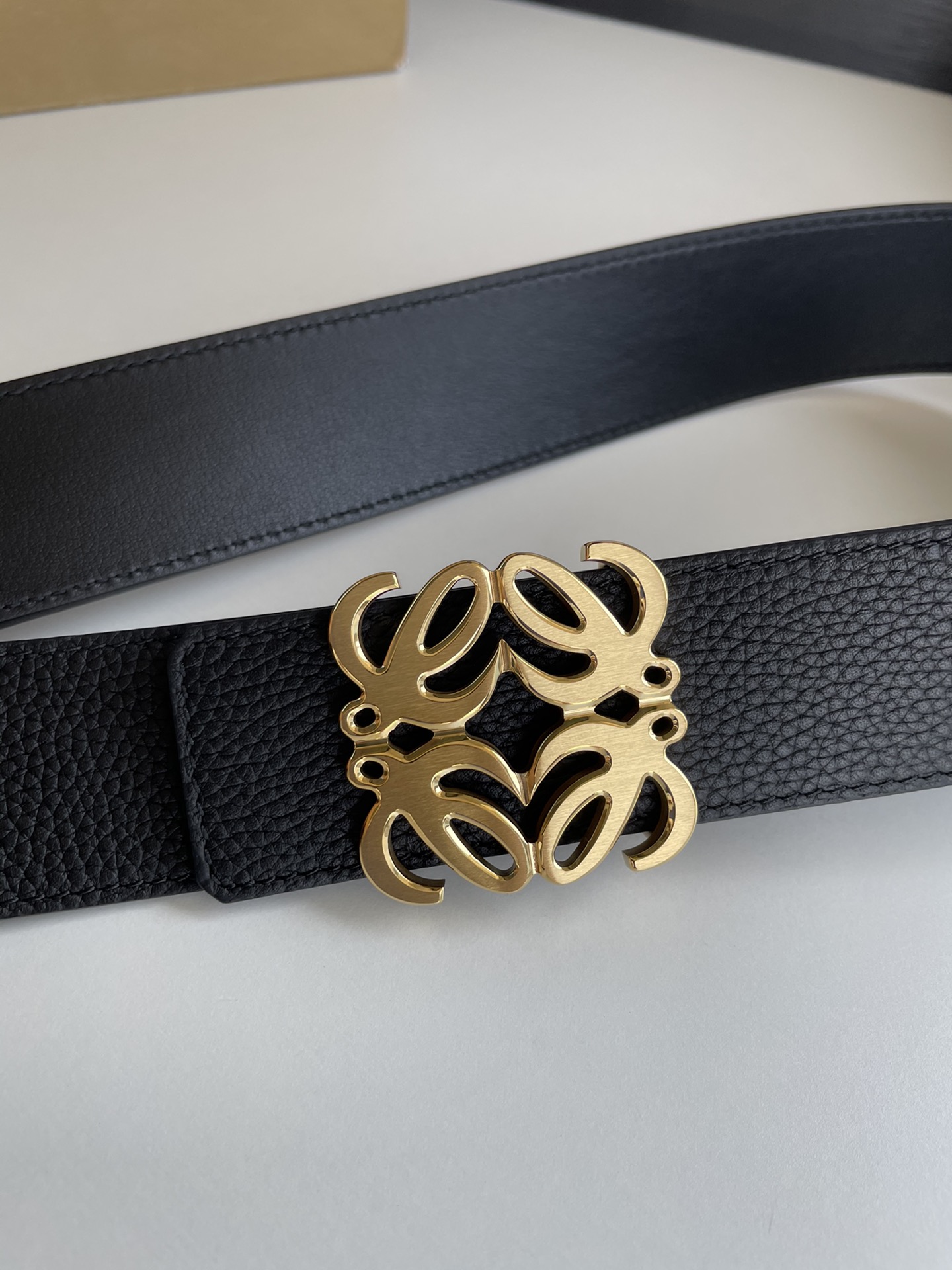 LOEVE stainless steel logo pattern metal buckle with top layer cowhide reversible