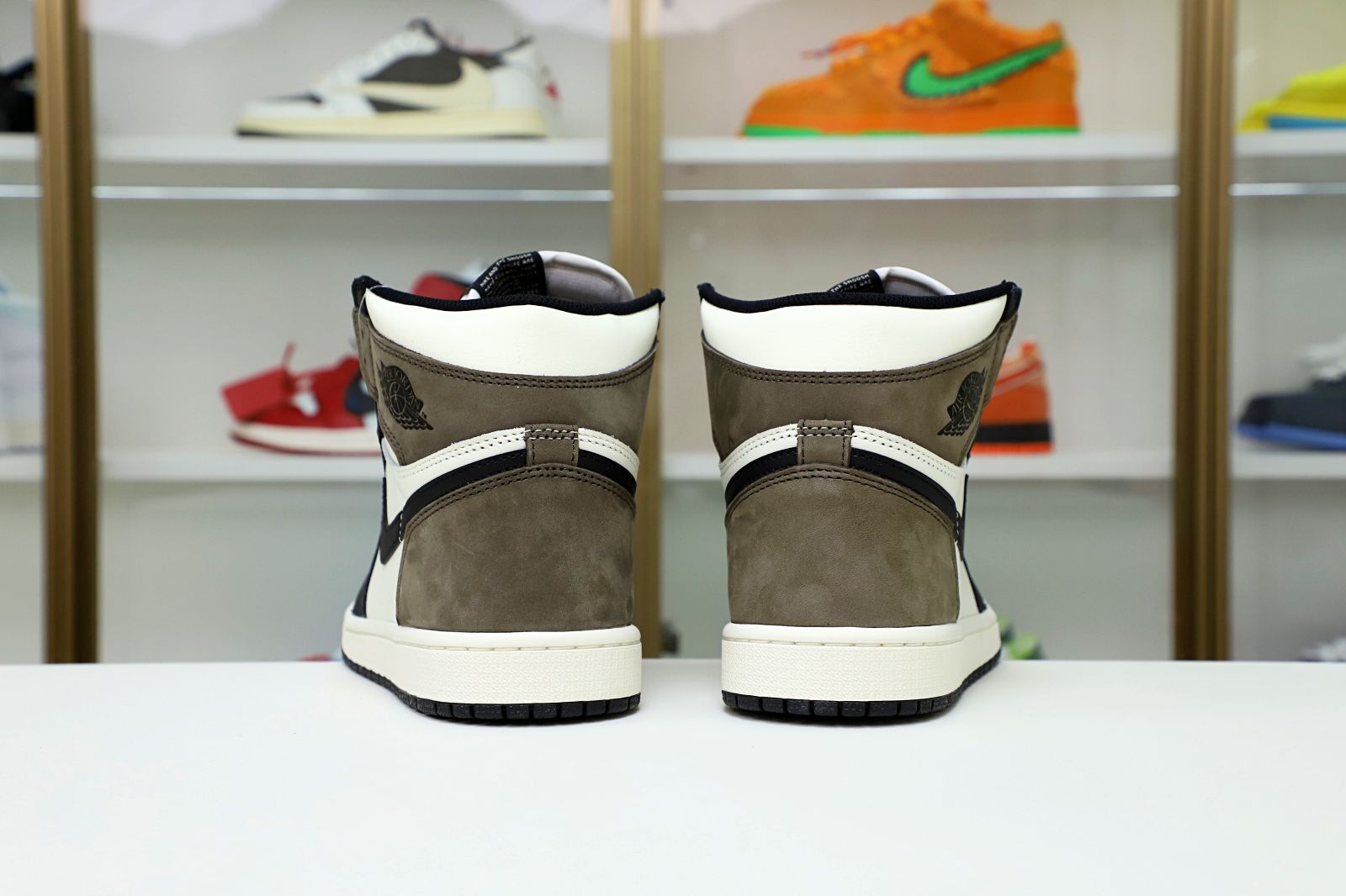 AIR JORDAN 1 RETRO HIGH OG DARK MOCHA