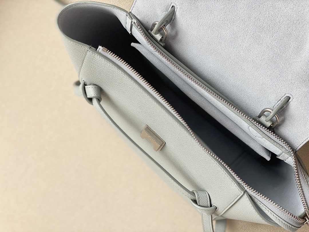 𝐂𝐞𝐥𝐢𝐧𝐞 BELT MICRO BAG in grained calfskin