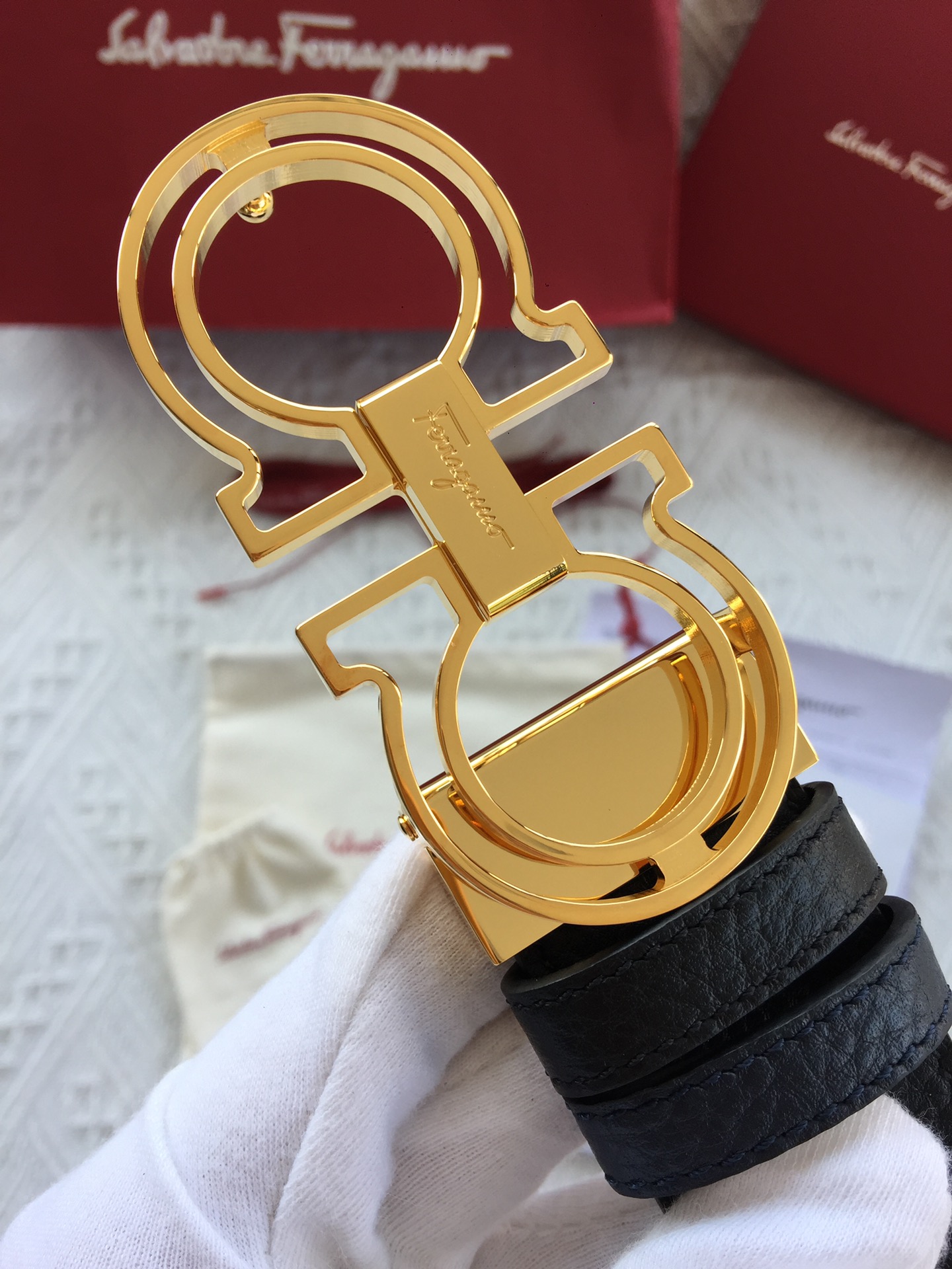 FERRAGAMO Gancini belt made of natural grain cowhide