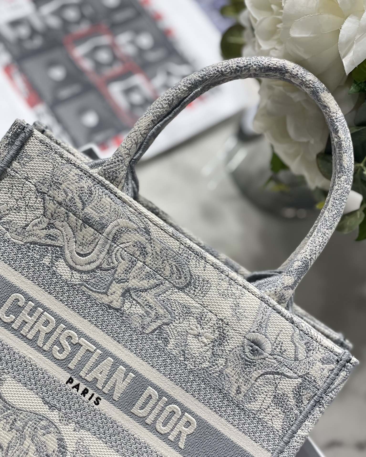 DIOR TOTE Grey tiger embroidery