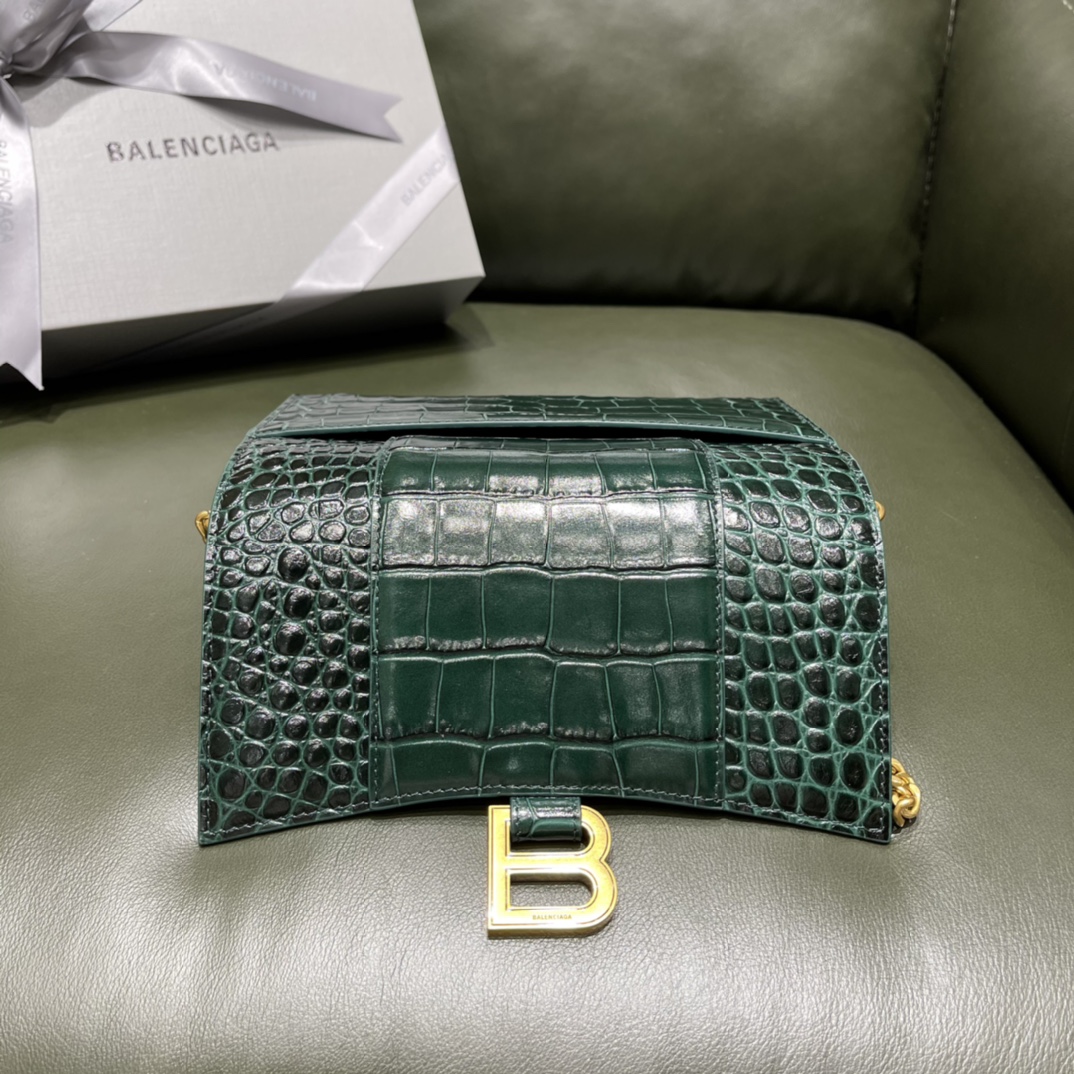 BALENCIAGA 𝐇𝐨𝐮𝐫𝐠𝐥𝐚𝐬𝐬 𝐰𝐚𝐥𝐥𝐞𝐭 𝐨𝐧 𝐜𝐡𝐚𝐢𝐧 ⏳ ▪️ crocodile print green gold buckle
