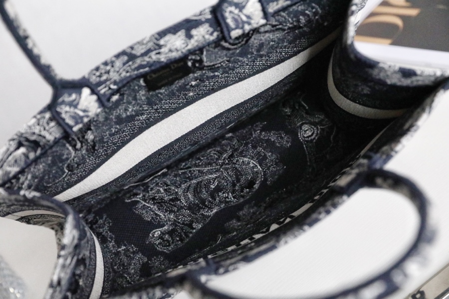 DIOR TOTE blue embroidery