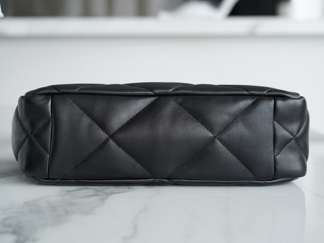 𝗖𝗛𝗔𝗡𝗘𝗟 𝟮𝟮𝗕 19 𝑩𝑨𝑮 𝑻𝒐𝒕𝒆 Italy 🇮🇹 level [box] lambskin 🐑 Genuine Leather Black Gold