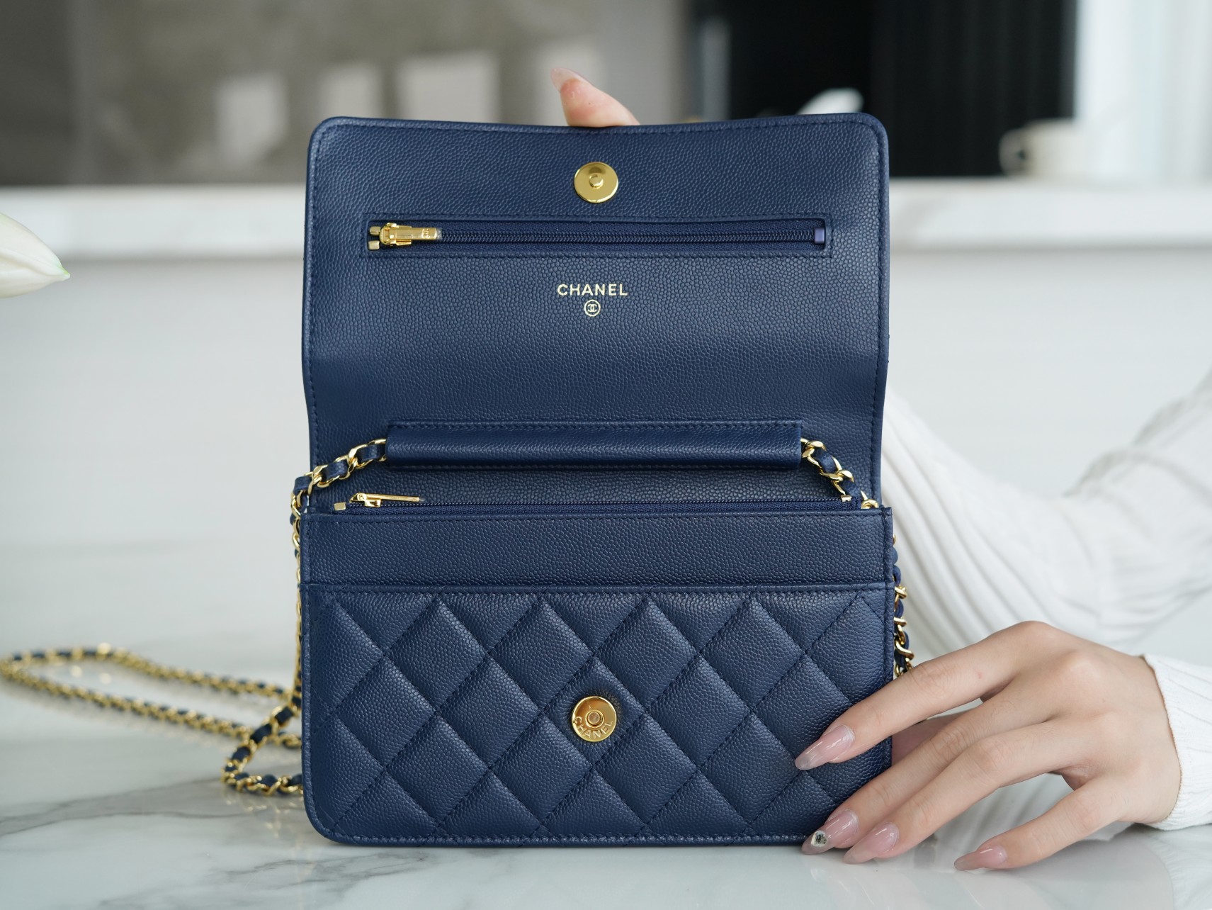 CHANEL𝑾𝒐𝒄 Lucky Bag Entry Classic 𝑾𝒐𝒄 (Magnetic Buckle) Dark Blue Calfskin