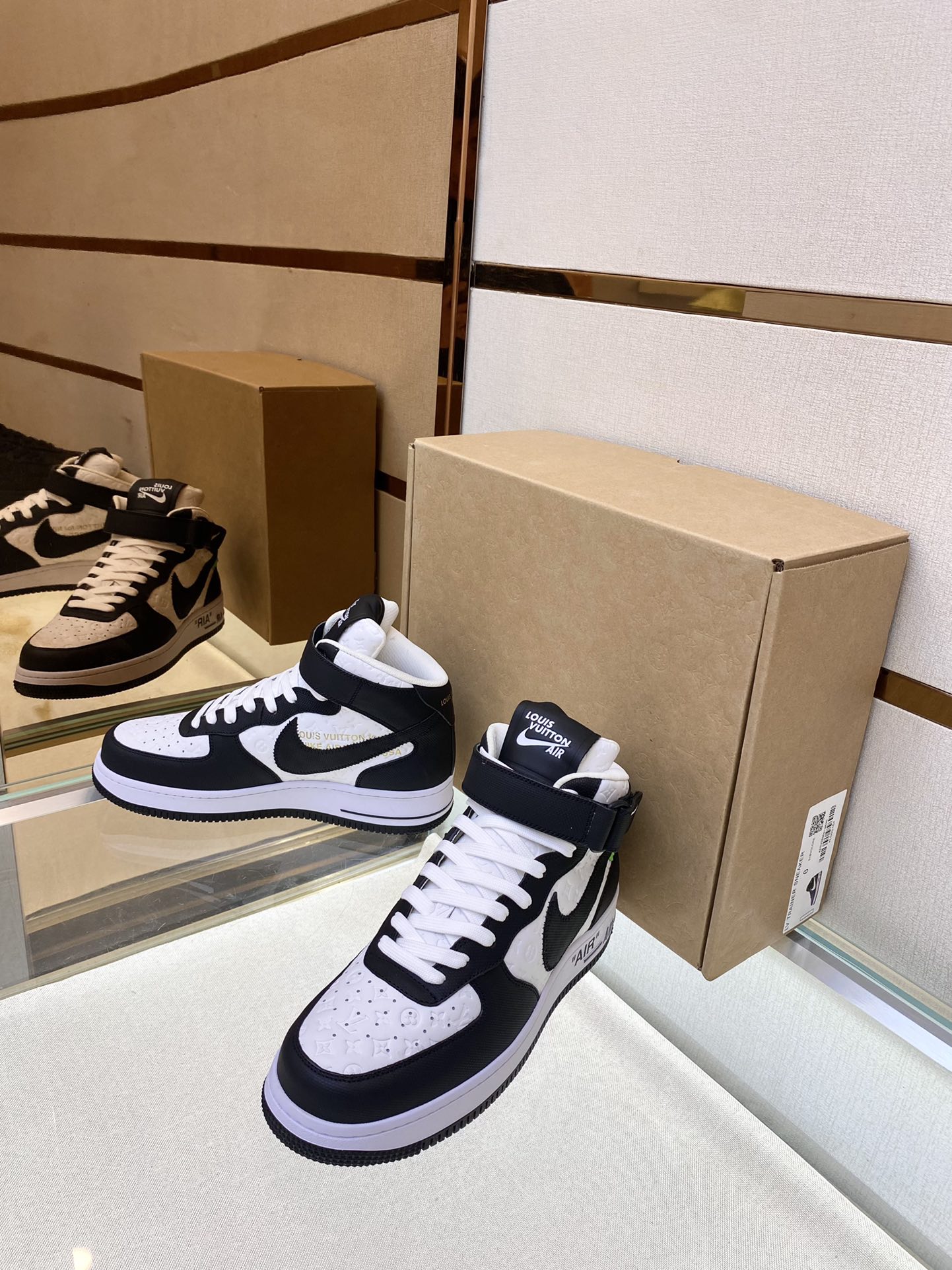 Louis Vuitton Nike Joint 🆕 Men's Abbesses High Top Sneakers