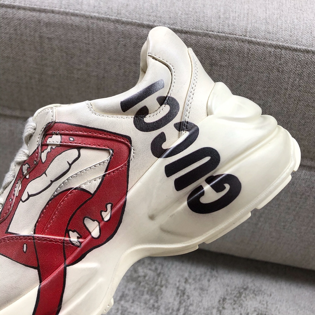 Gucci Pops This collection has a lot of flora and fauna elements Original material