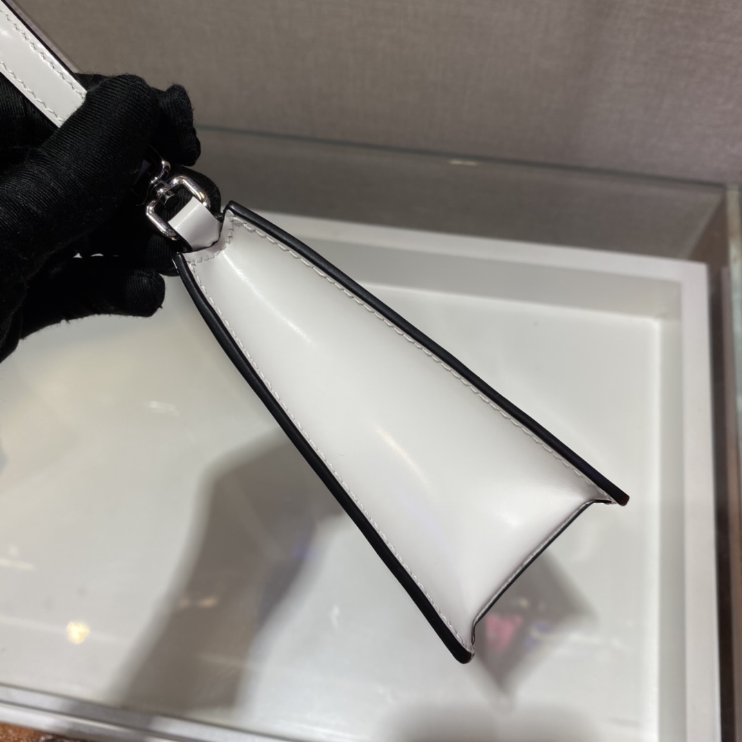 𝐏𝐑𝐀𝐃𝐀 New Underarm Bag 1BC155