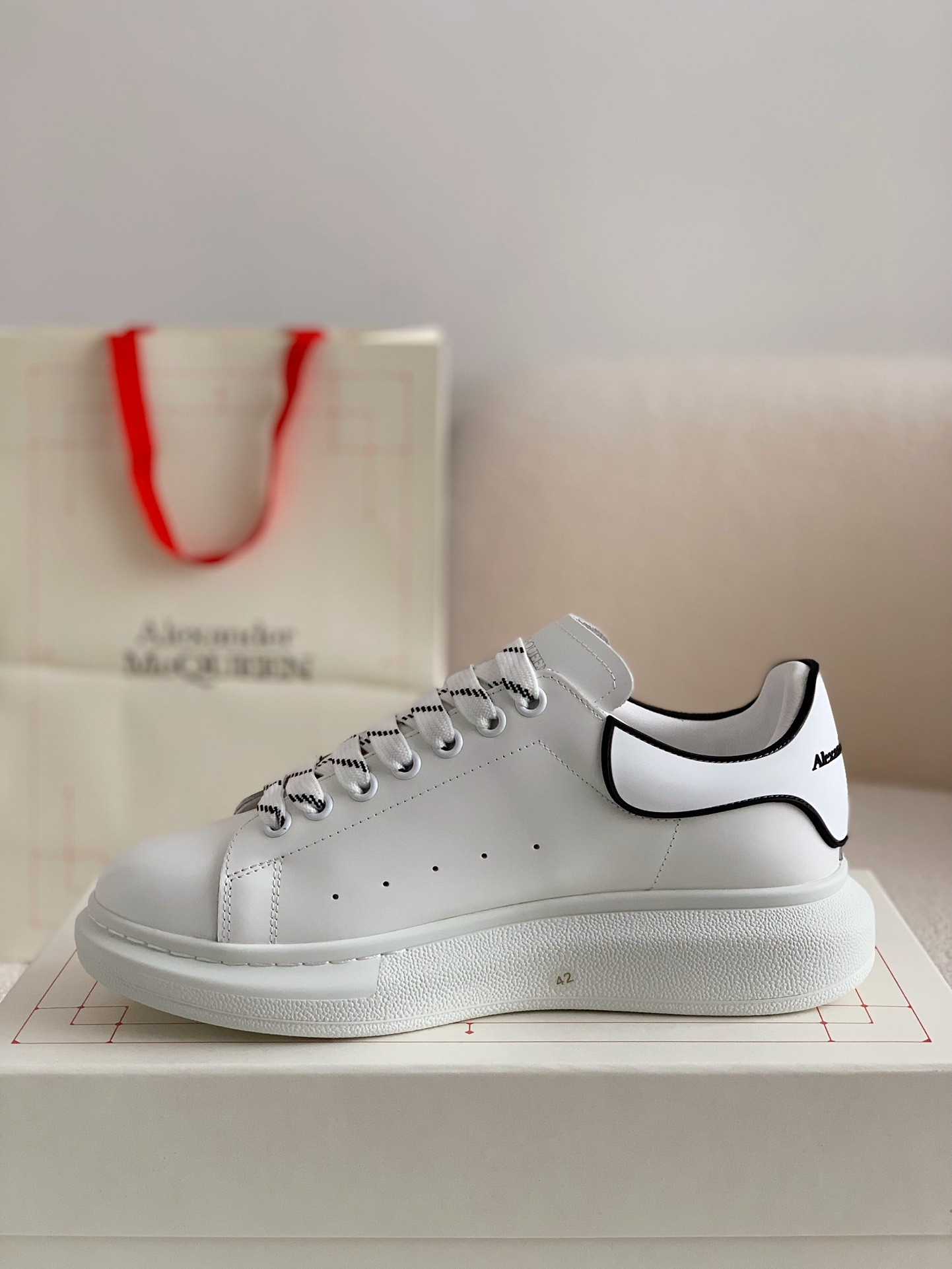 Alexander McQueen MQ white film tail Sneakers