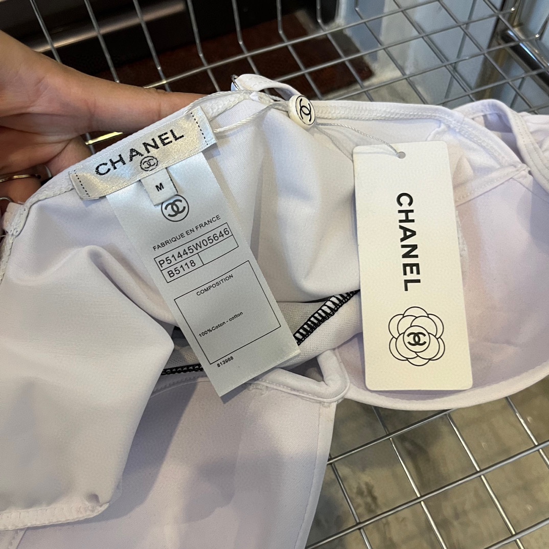 Chanel New One-piece swimming costume with steel ring