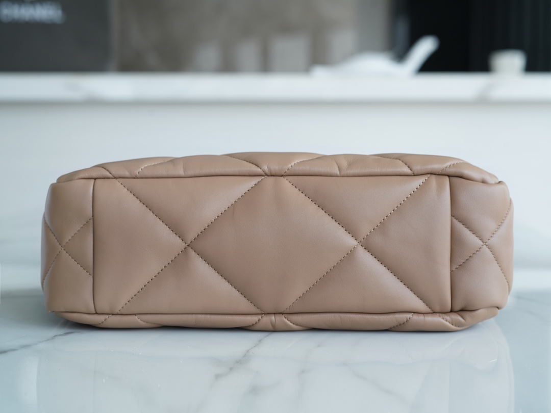 𝗖𝗛𝗔𝗡𝗘𝗟 𝟮𝟮𝗕 19𝑩𝑨𝑮 𝑻𝒐𝒕𝒆 Italy 🇮🇹 Level 1 [Box] Lambskin 🐑 Genuine Leather Apricot