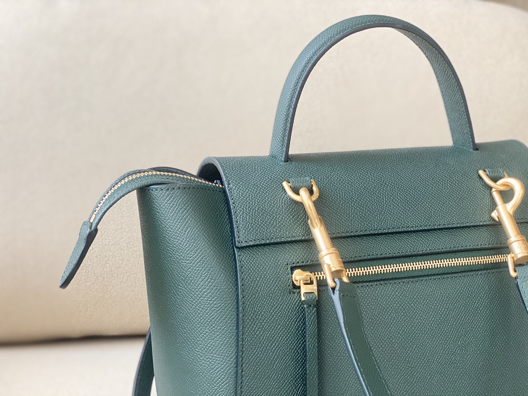 𝐂𝐞𝐥𝐢𝐧𝐞 BELT MICRO BAG in grained calfskin