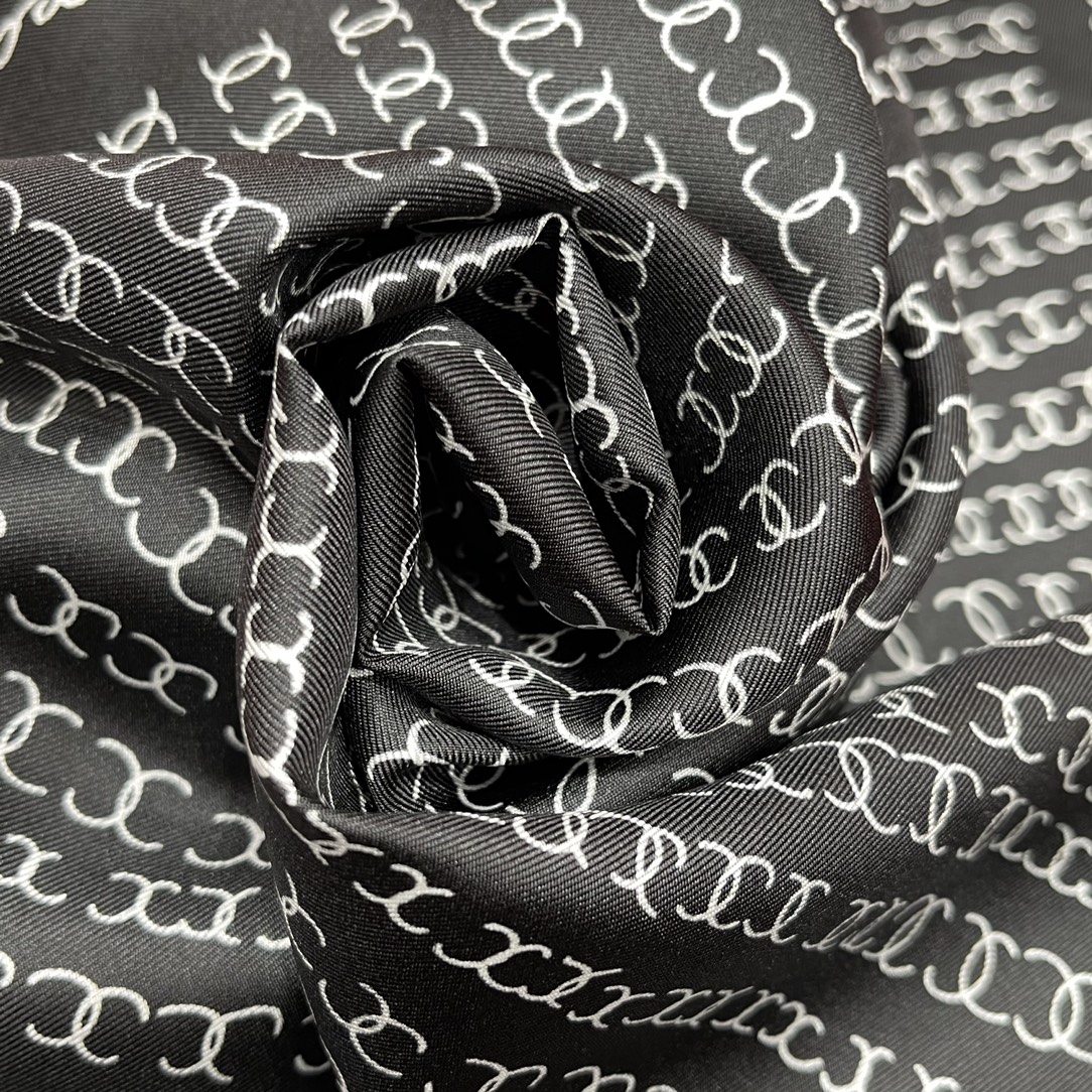 𝐂𝐡𝐚𝐧𝐞𝐥 Combination of square scarf ➕ hair band