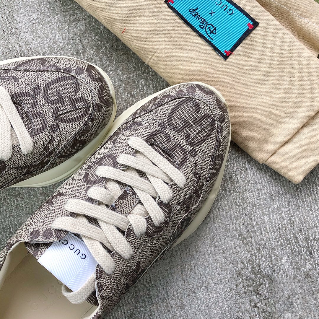 Gucci Pops This collection has a lot of flora and fauna elements Original material