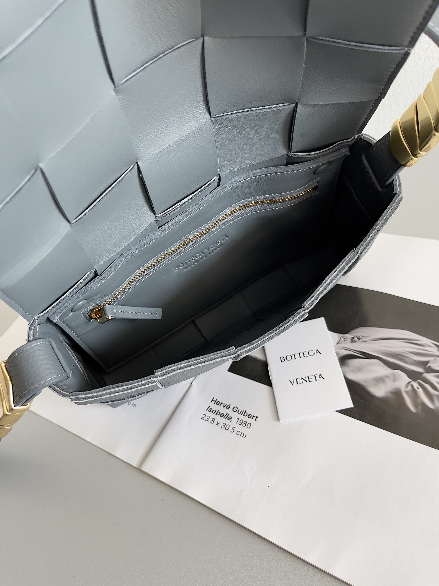 Bottega Veneta Cassette 5-panel lychee print Lightning Grey #666870