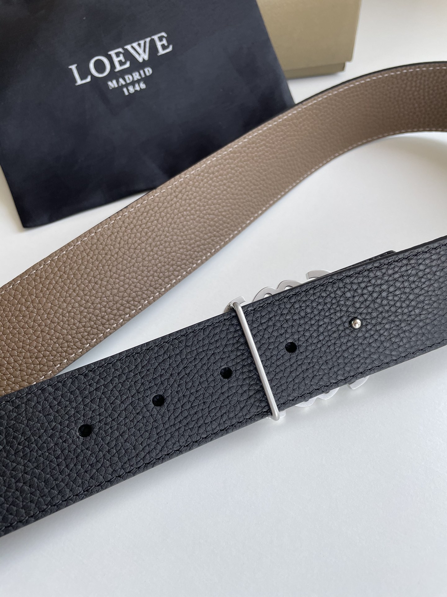 LOEVE stainless steel logo pattern metal buckle with top layer cowhide reversible