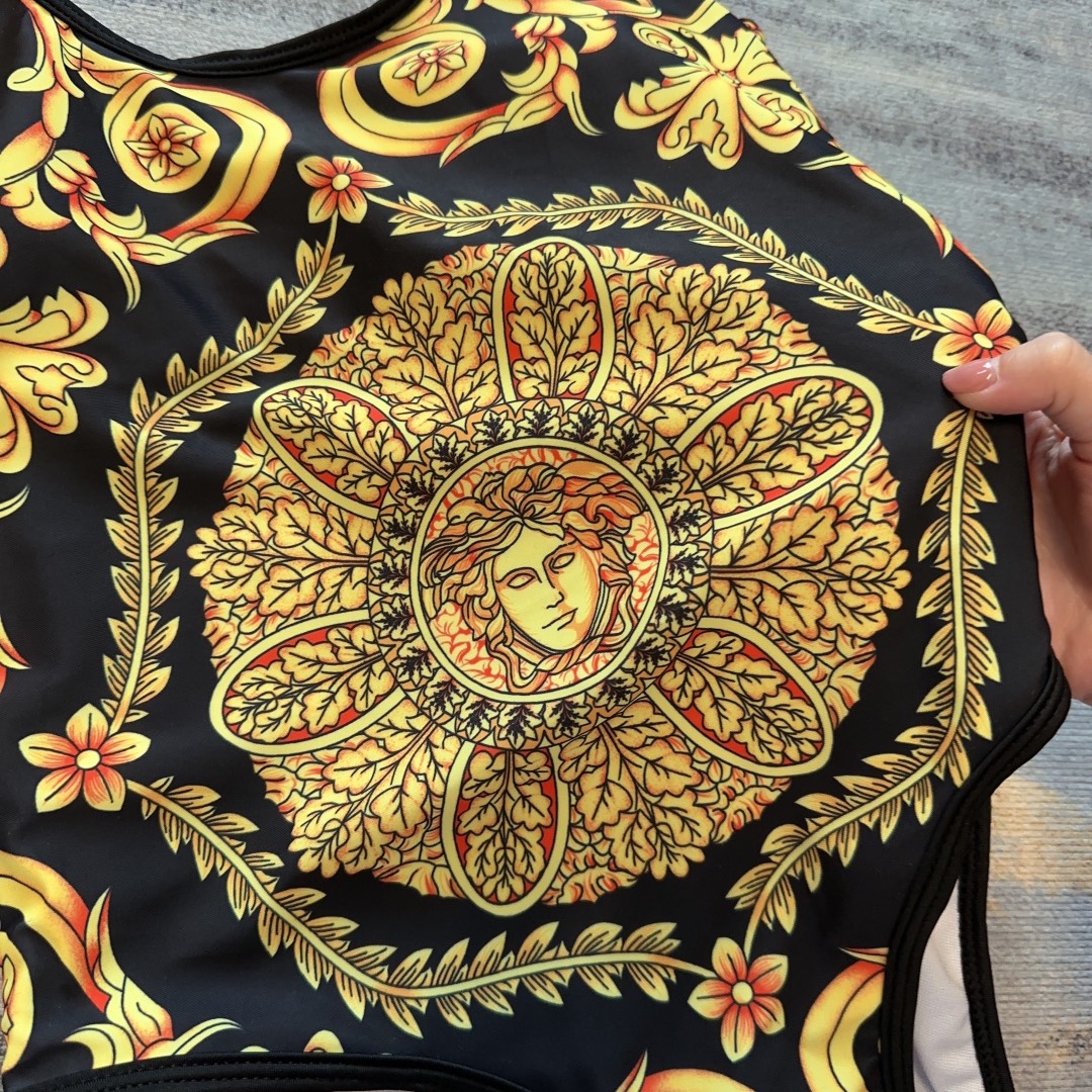 Versac* new court style European and American portrait sun flower pattern printing U-neck halter one-piece swimsuit