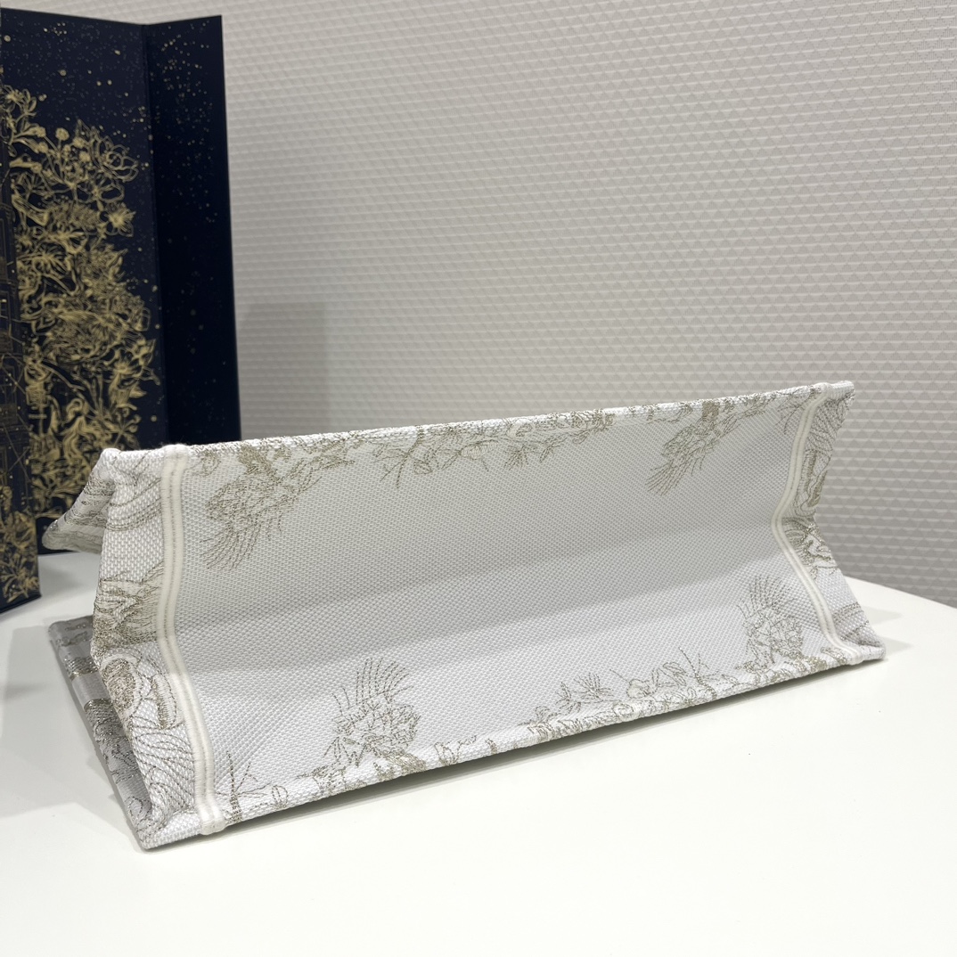 DIOR TOTE Gold Magpie Flower Graphic