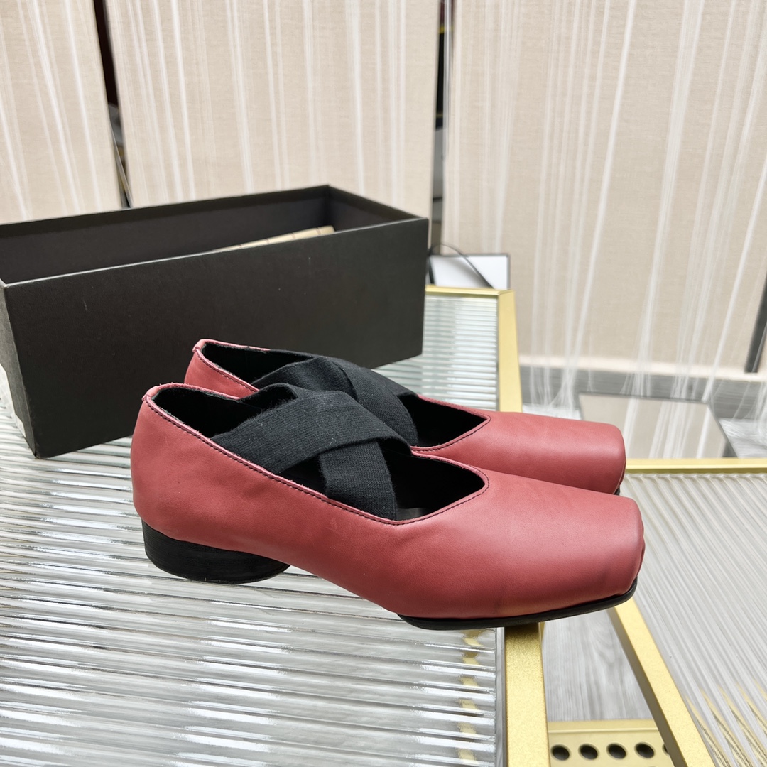 𝐔𝐌𝐀 𝐖𝐀𝐍𝐆｜𝟐𝟎𝟐𝟑/𝐒𝐒 𝐧𝐞𝐰  UMA WANG classic models retro do old ballet shoes