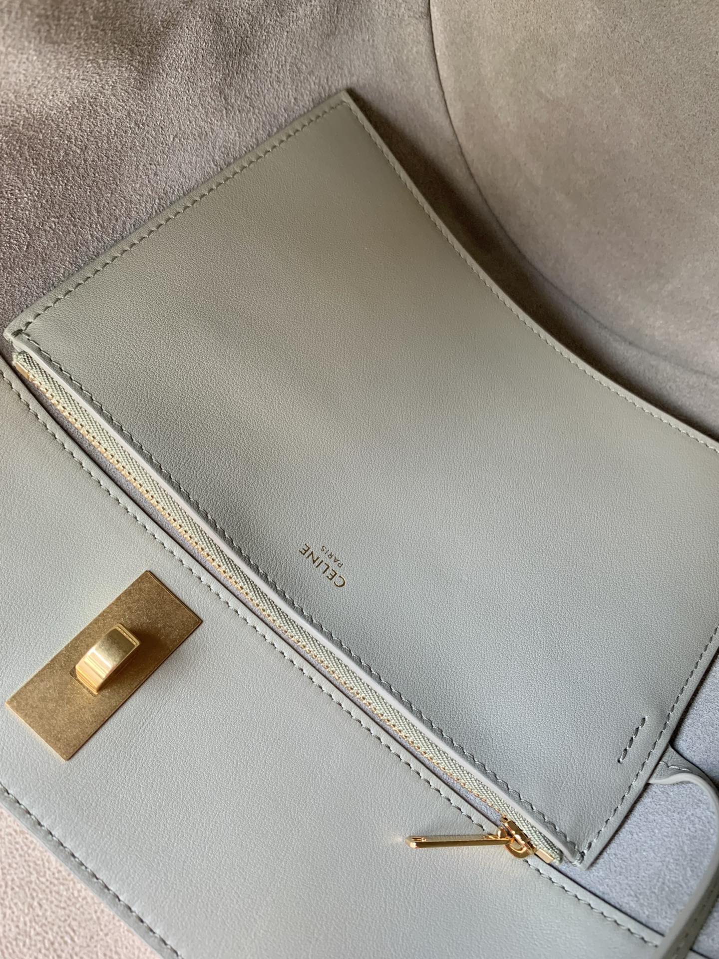 𝐂𝐞𝐥𝐢𝐧𝐞 BUCKET 16 bucket bag in smooth calfskin