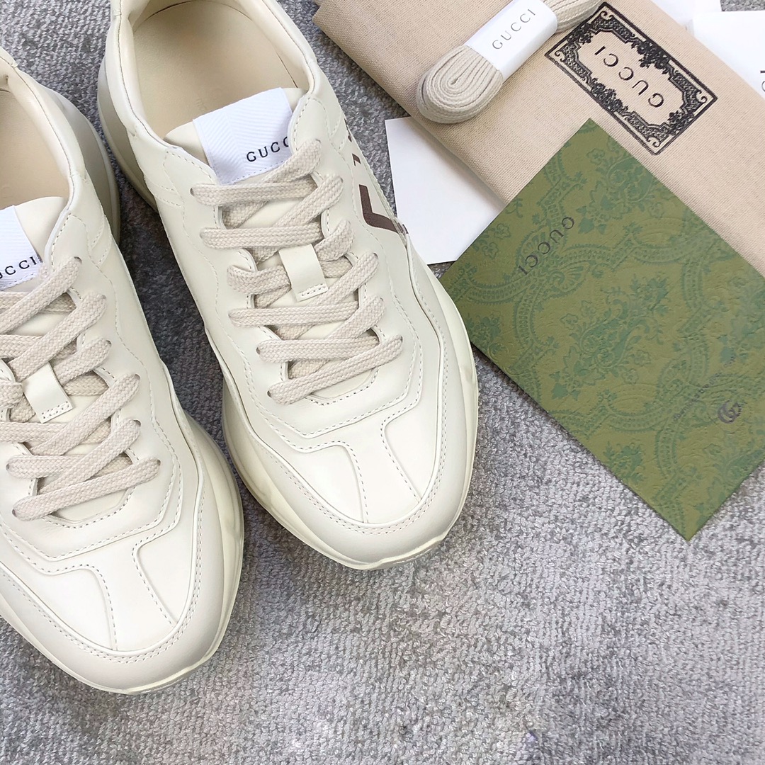 Gucci Pops This collection has a lot of flora and fauna elements Original material