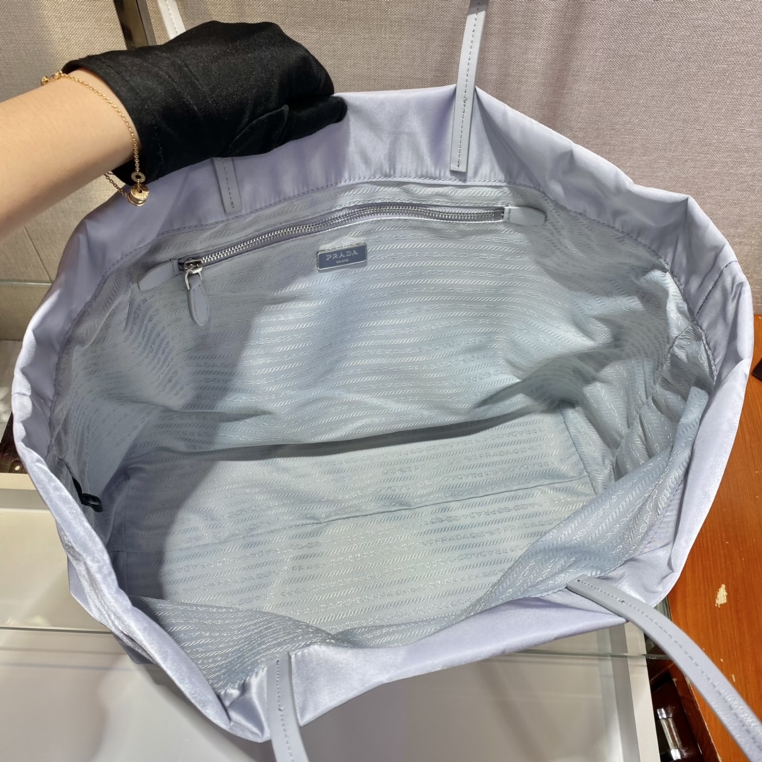 𝐏𝐑𝐀𝐃𝐀 Tote bag 1BG107