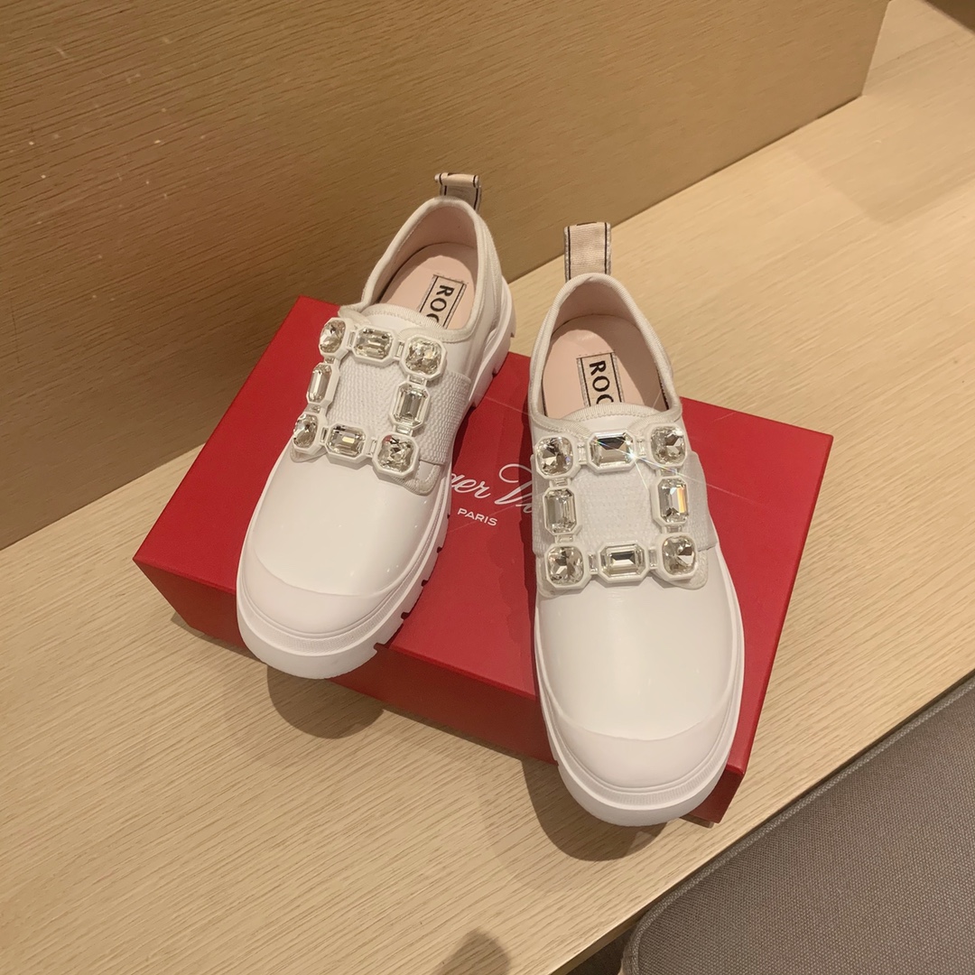 Roger vivier | 𝟐𝟎𝟐𝟏/𝐒𝐒 𝐧𝐞𝐰 2021 spring and summer new, trade positive single RV drill buckle casual shoes