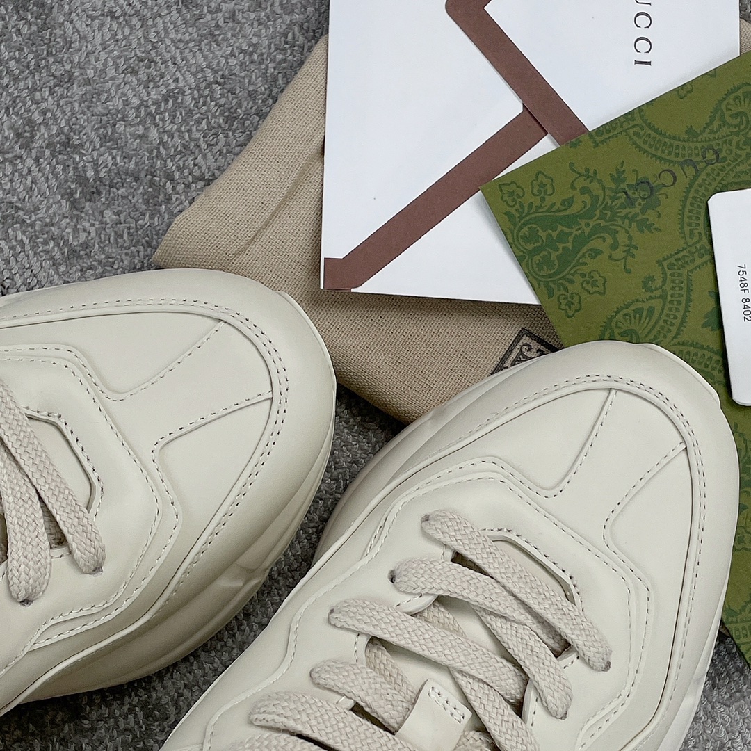 Gucci Pops This collection has a lot of flora and fauna elements Original material