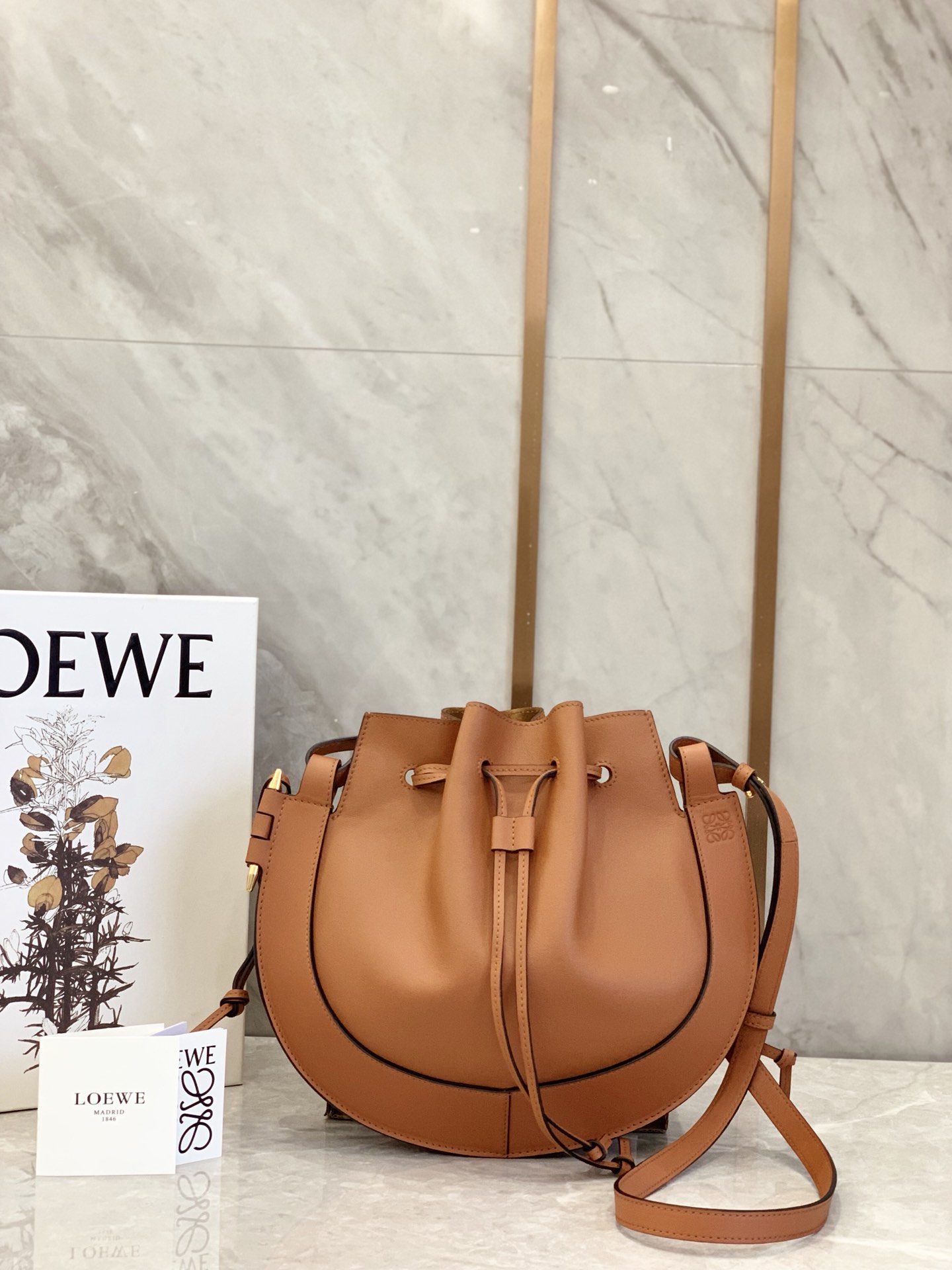 LOEWE Horseshoe flying saucer bag