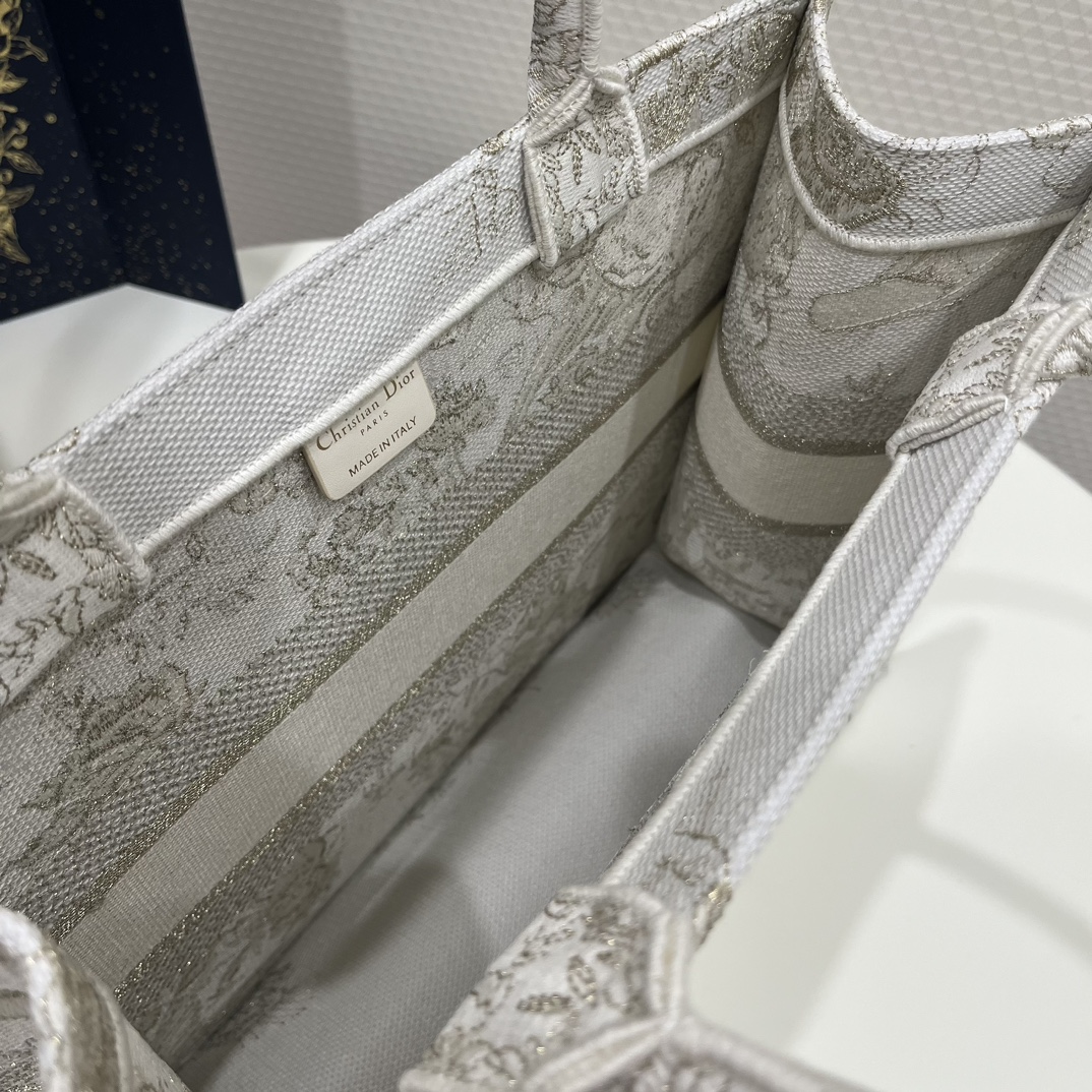 DIOR TOTE Gold Magpie Flower Graphic