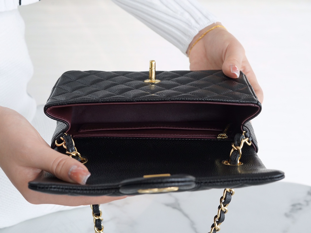 𝐂𝐇𝐀𝐍𝐄𝐋 Classic Flap France 𝐇𝐚𝐚𝐬Original Lychee Pattern🐂 Classic Flap Bag Big 𝒎𝒊𝒏𝒊🔆Black Gold🖤