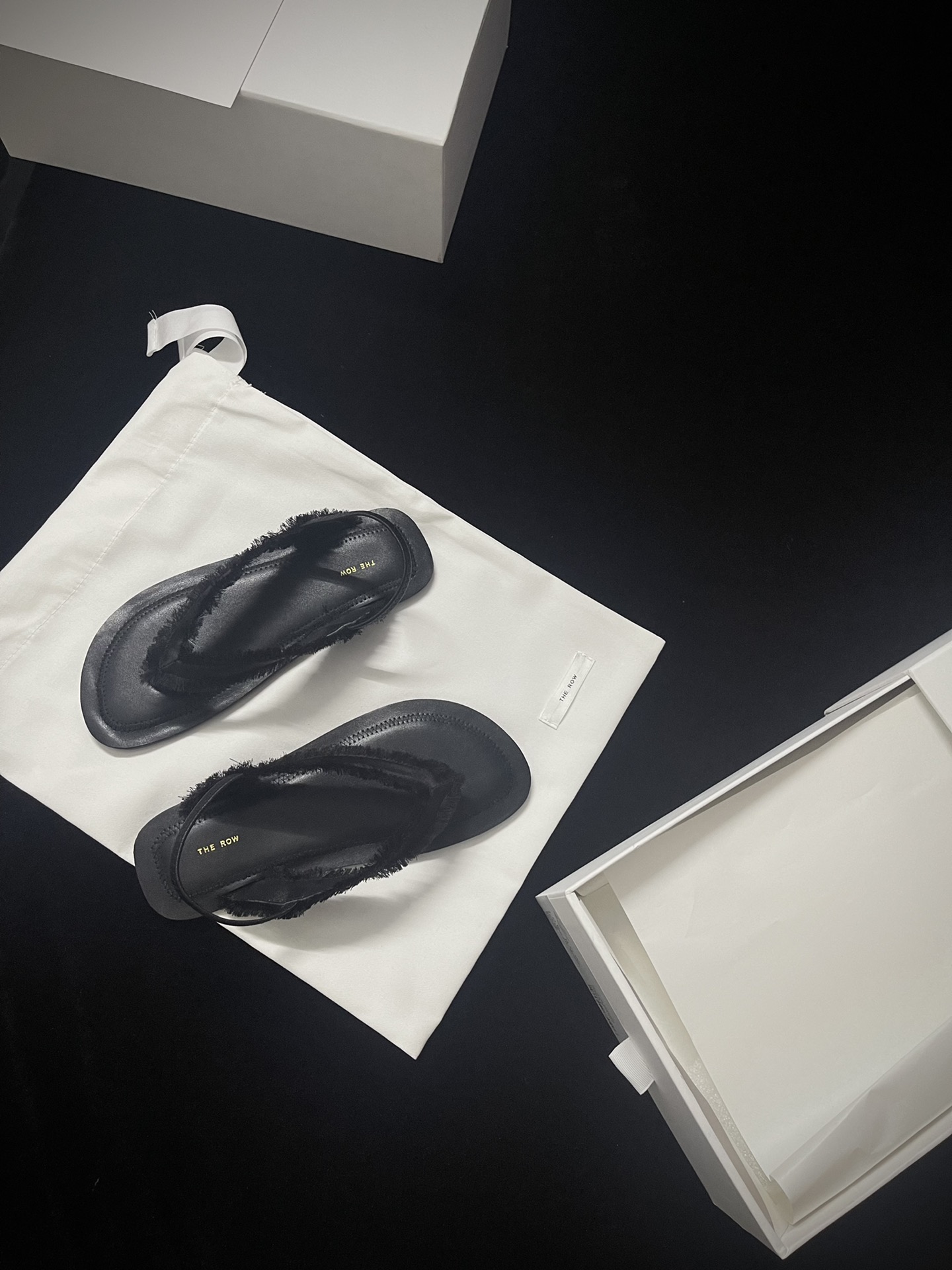 𝐓𝐡𝐞 𝐫𝐨𝐰 ｜𝟐𝟎𝟐𝟑/𝐒𝐒 𝐧𝐞𝐰 Minimalist sandals