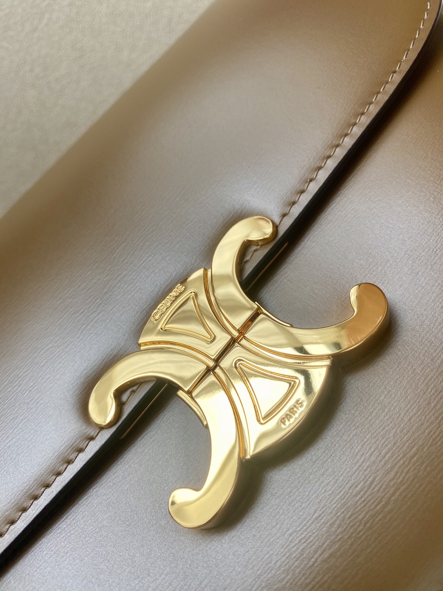 𝐂𝐞𝐥𝐢𝐧𝐞 Triomphe Medium 22.5cm