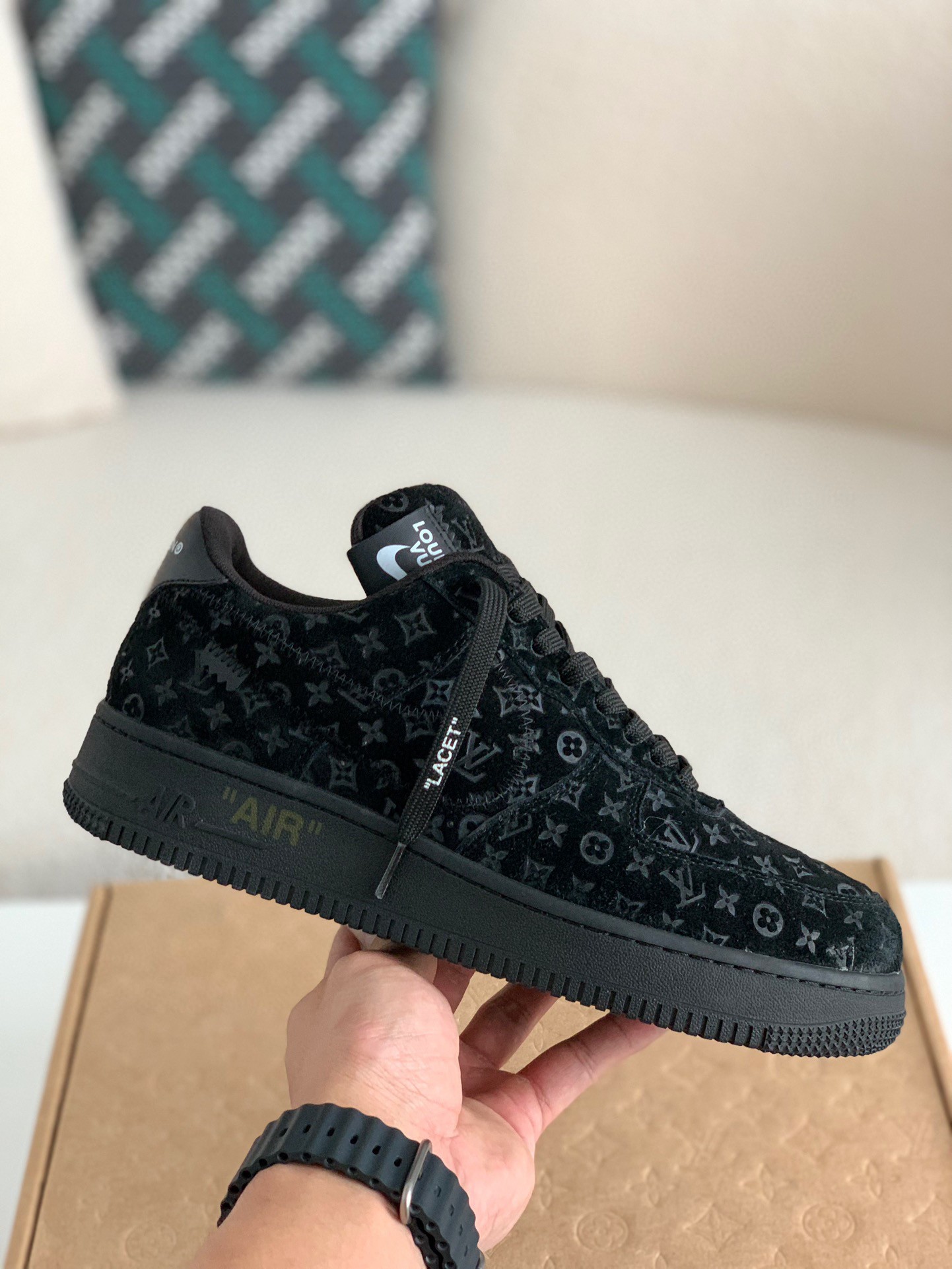 LOUIS VUITTON × NIKE AIR FORCE 1 Sneaker