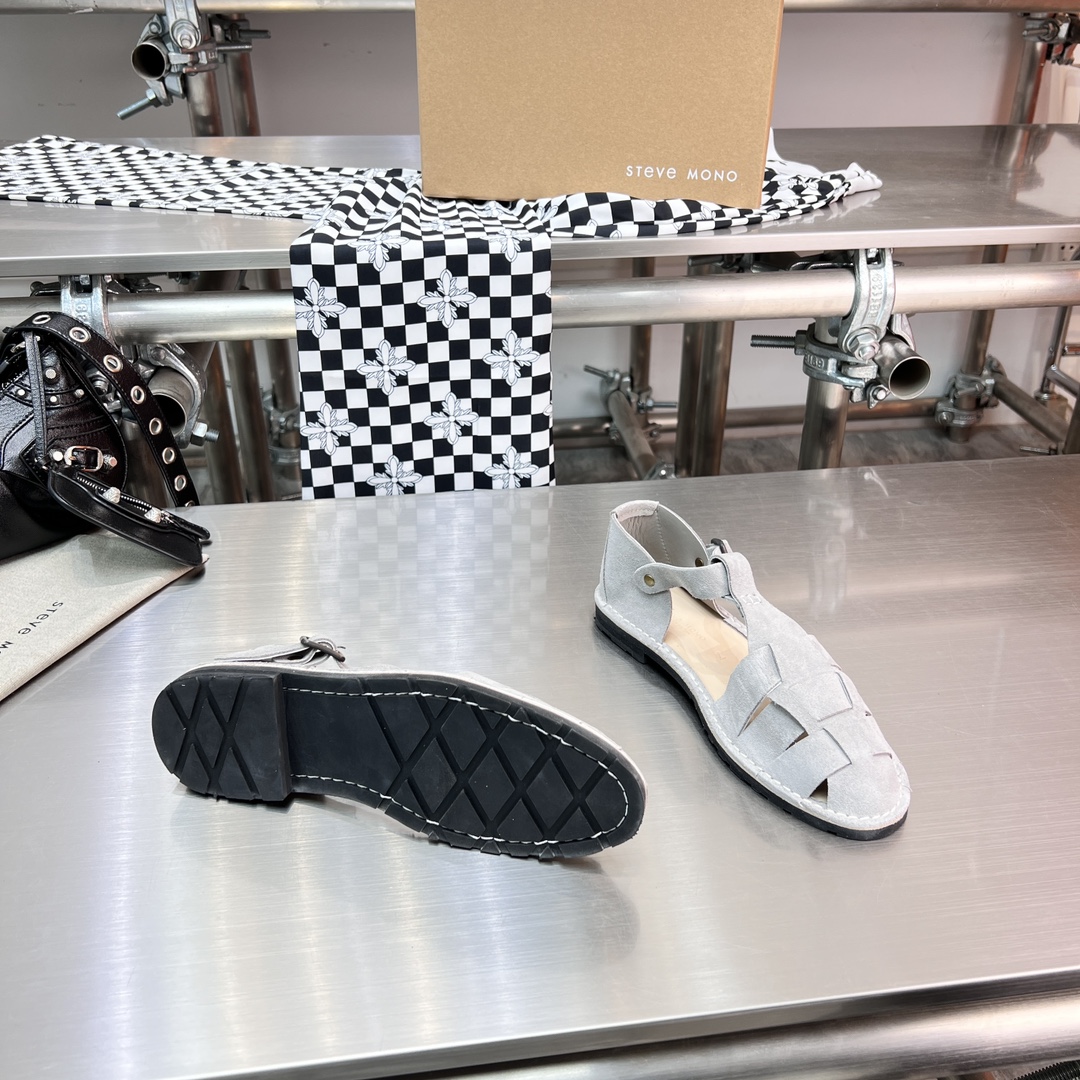 𝐒𝐭𝐞𝐯𝐞 𝐌𝐨𝐧𝐨｜𝟐𝟎𝟐𝟑𝐒𝐒/𝐧𝐞𝐰 A pair of fully handmade sandals using Goodyear practices
