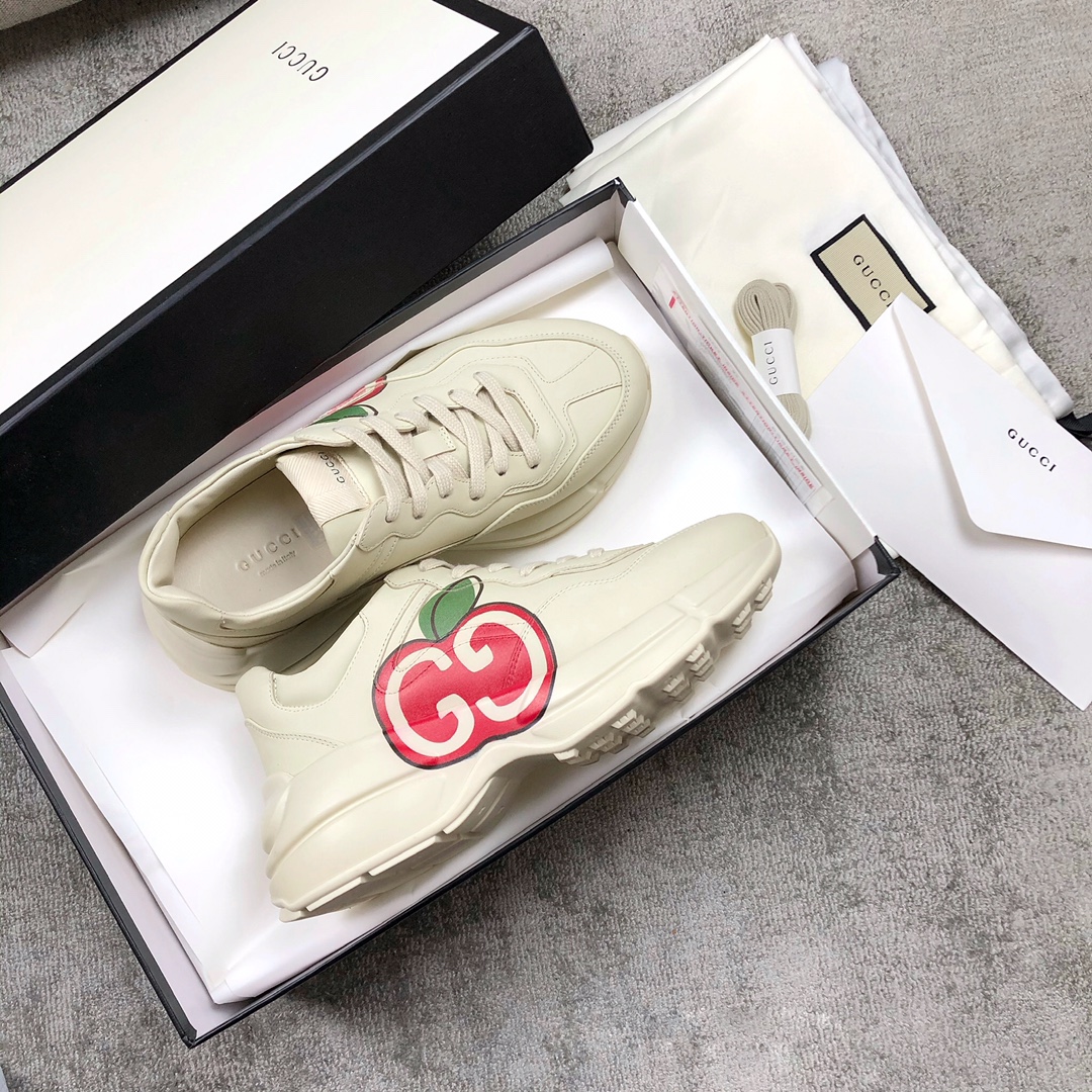 Gucci Pops This collection has a lot of flora and fauna elements Original material