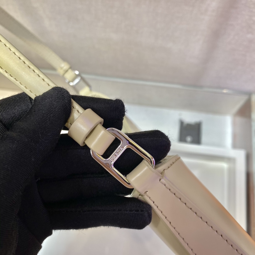 𝐏𝐑𝐀𝐃𝐀 New Underarm Bag 1BC499