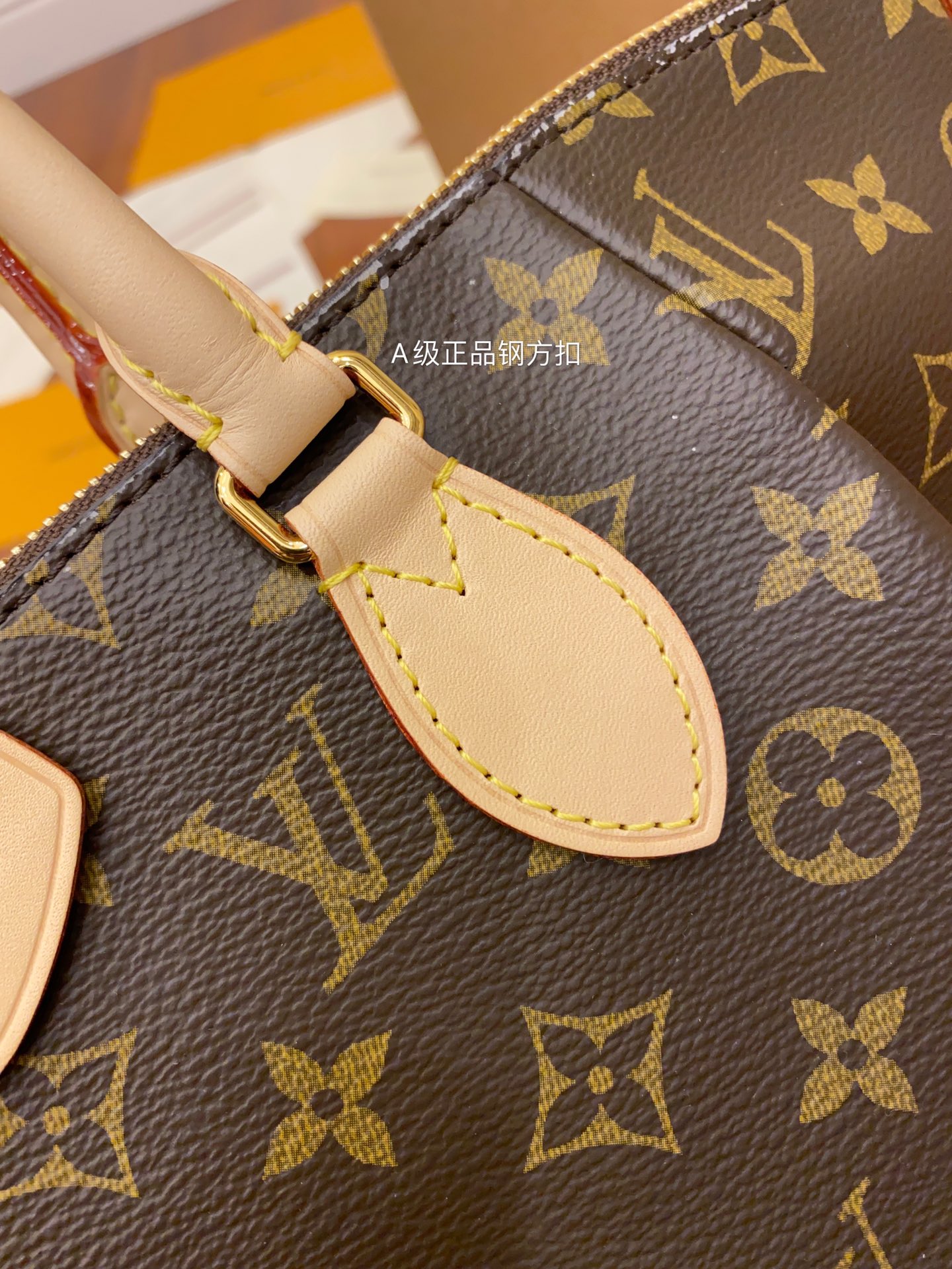 Louis Vuitton Large M48814