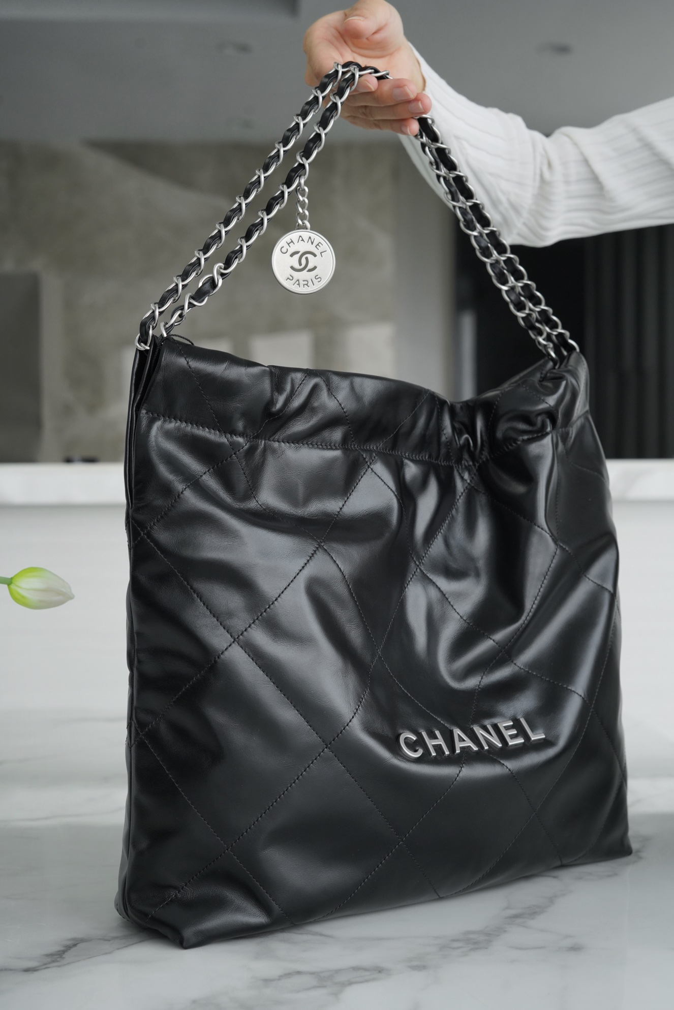 𝗖𝗛𝗔𝗘𝗡𝗟✦𝟐𝟐𝗣 spring and summer new 𝟐𝟐 handbag black silver buckle medium