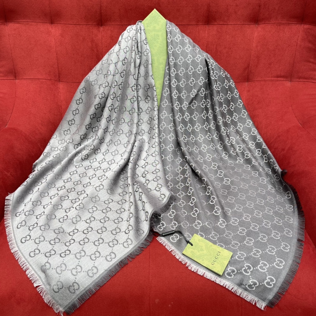 GUCCI Neck Shawl 80% wool ➕ 20% silk