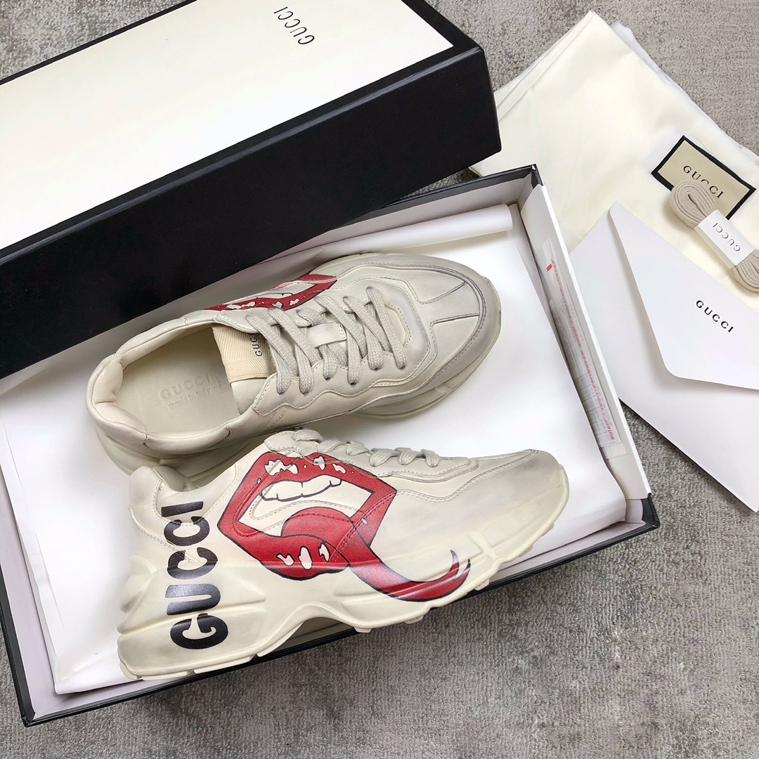 Gucci Pops This collection has a lot of flora and fauna elements Original material