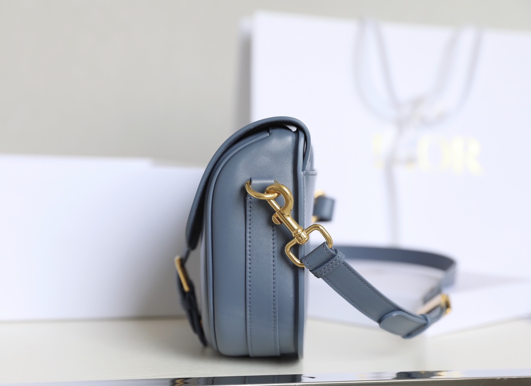 New Denim Blue ‼️ Medium 𝙙𝙞𝙤𝙧 𝙗𝙤𝙗𝙗𝙗𝙮