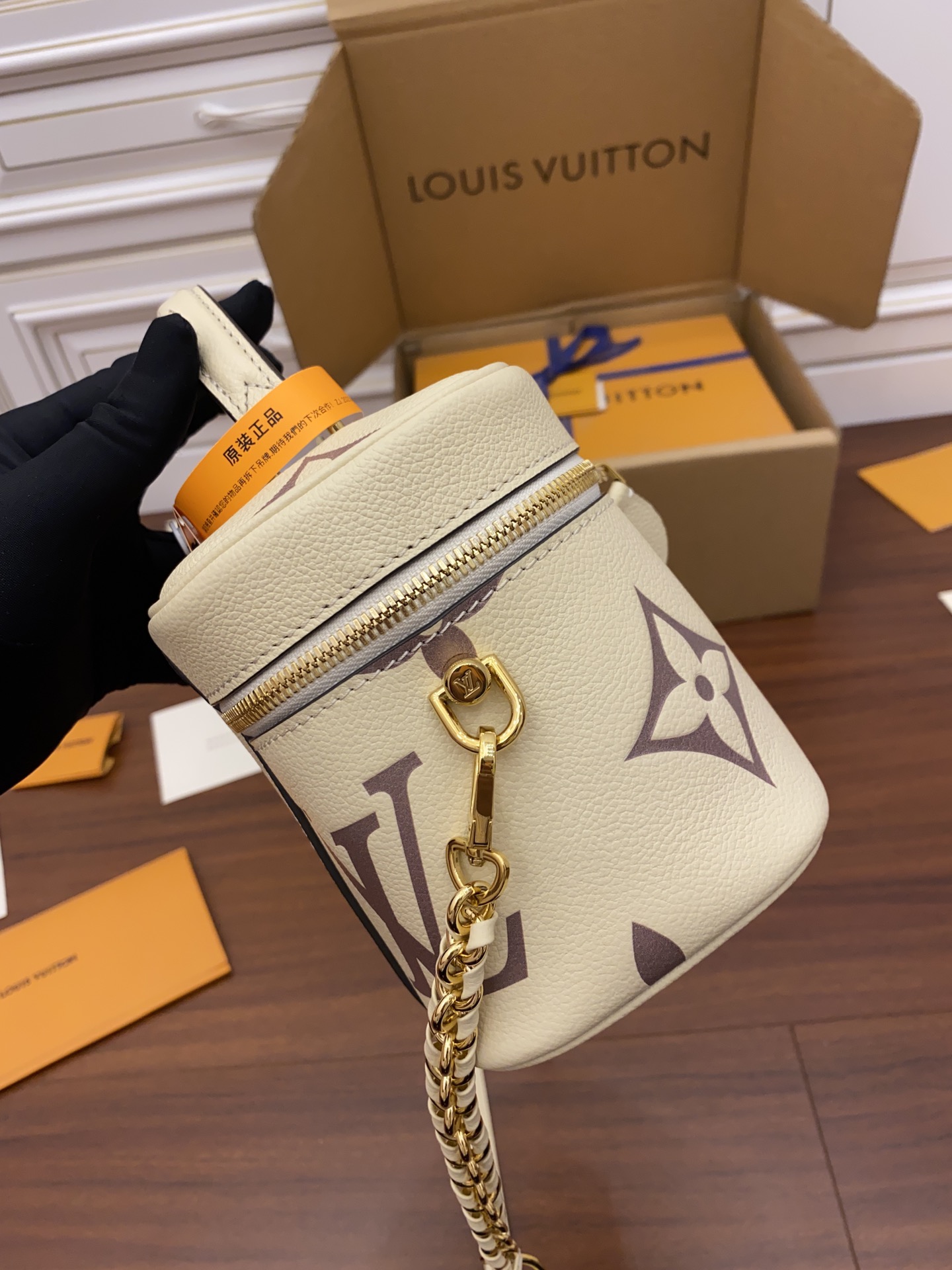 Louis Vuitton M45599 leather is genuine OEM Italian A-grade leather
