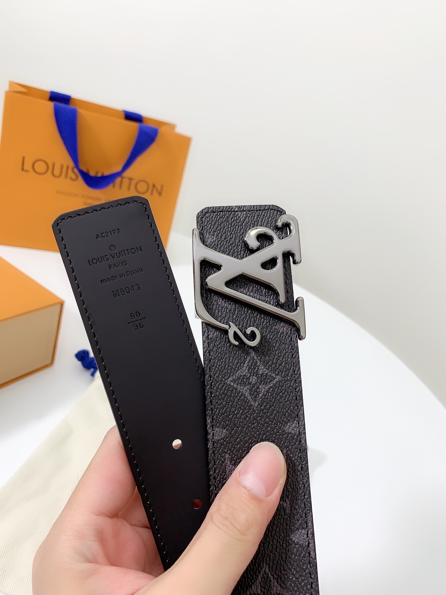 LOUIS VUITTO classic waterproof fabric with original calfskin